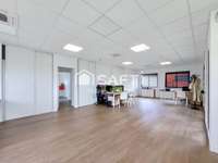 Bureaux et commerces 4 pièces