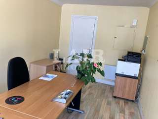 Bureaux et commerces 5 pièces