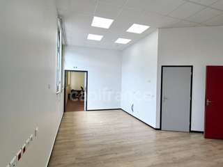 Bureaux et commerces 11 pièces
