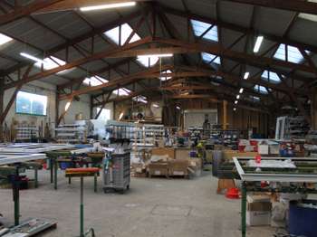 Bureaux et commerces Trévé 22