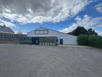 Vente Bureaux et commerces 1400 m&sup2;Trévé