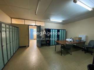 Bureaux et commerces 8 pièces