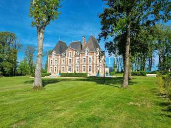 Maison 12 pièces 900 m² · à Aubigny-sur-Nère · 900 m² · 2 490 000 €