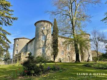 Maison 20 pièces 1560 m² · à Chomérac · 1 560 m² · 3 250 000 €