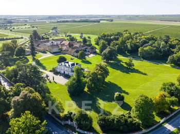 Maison 16 pièces 1200 m² · à Cognac · 1 200 m² · 2 500 000 €