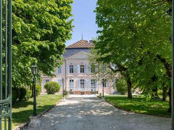 Maison 17 pièces 685 m² · à Dijon · 685 m² · 2 200 000 €