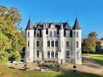 Maison 21 pièces 1526 m² · à Esvres · 1 526 m² · 2 310 000 €