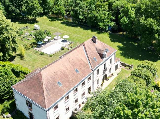 Maison 9 pièces 348 m² · à Excideuil · 348 m² · 544 000 €