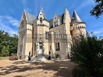 Maison 8 pièces 323 m² · à Genillé · 323 m² · 1 600 000 €