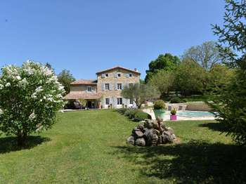 Maison 12 pièces 380 m² · à La Coucourde · 380 m² · 695 000 €