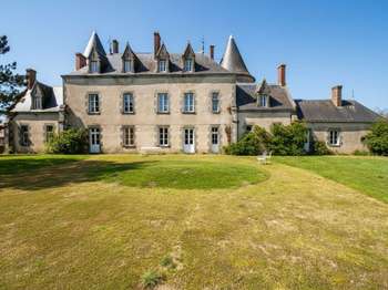 Maison 12 pièces 400 m² · à Le Dorat · 400 m² · 1 840 000 €