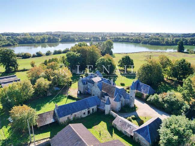 Maison 14 pièces 510 m² · à Saint-Hilaire-du-Harcouët · 510 m² · 692 000 €