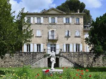 Maison 12 pièces 626 m² · à Suze-la-Rousse · 626 m² · 2 226 000 €