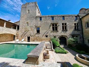 Maison 21 pièces 1500 m² · à Uzès · 1 500 m² · 2 250 000 €