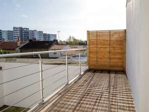 Vente Garage et parking 95 m&sup2;La Roche-Sur-Yon Centre Ville