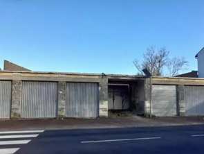 Vente Garage et parking 596 m&sup2;Saintes