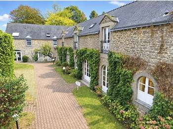 Vente Immeuble 16 piècesÉvron