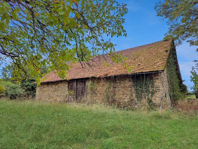 Immeuble 1 pièce 305 m² · à Eyburie · 305 m² · 36 000 €