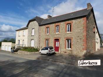 Immeuble 10 pièces 252 m² · à Quédillac · 252 m² · 330 000 €