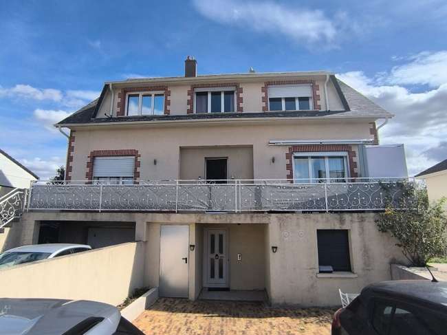 Immeuble 265 m² · à Saint-Denis-de-l'Hôtel · 265 m² · 532 000 €