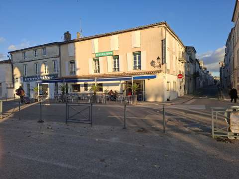 Immeuble 11 pièces Saintes 17