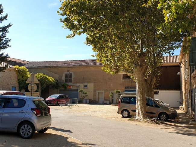 Immeuble 375 m² · à Thézan-des-Corbières · 375 m² · 249 000 €