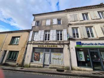 Vente Immeuble 10 piècesVillebois-Lavalette