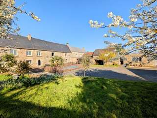 Longère et corps de ferme 7 pièces