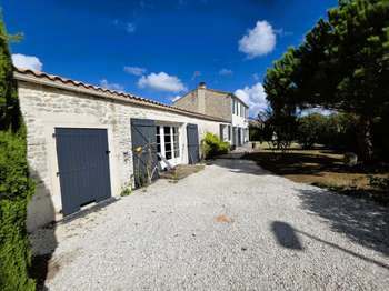 Longère et corps de ferme 8 pièces