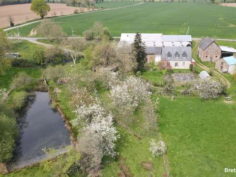 Longère et corps de ferme 6 pièces Ernée 53