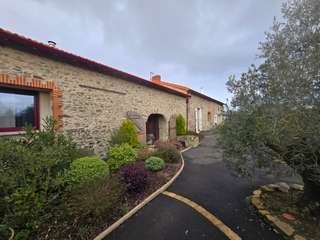 Longère et corps de ferme 8 pièces