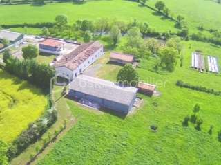 Longère et corps de ferme 10 pièces