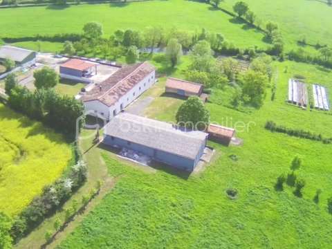Longère et corps de ferme 10 pièces