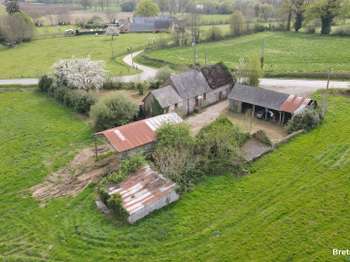 Longère et corps de ferme 3 pièces Saint-Denis-de-Gastines 53