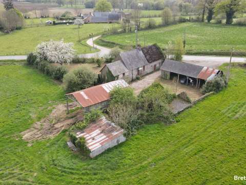 Longère et corps de ferme 3 pièces Saint-Denis-de-Gastines 53