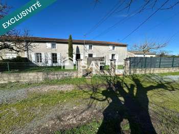 Maison 8 pièces 179 m² · à Aiffres · 179 m² · 294 000 €
