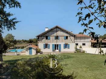 Maison 7 pièces 349 m² · à Aire-sur-l'Adour · 349 m² · 595 000 €