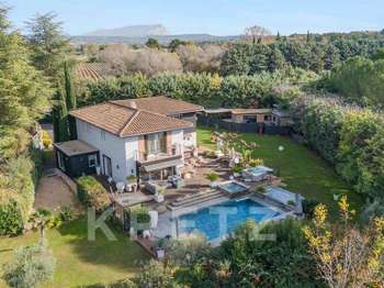 Vente maison 8 pièces Aix-en-Provence 13