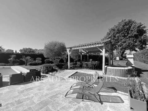 Vente maison 8 pièces Ambarès-et-Lagrave 33