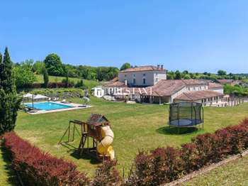 Vente maison 18 pièces Angoulême 16