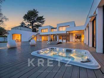 Maison 10 pièces 360 m² · à Angoulême · 360 m² · 1 915 000 €