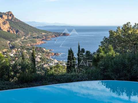 Vente maison 10 pièces Antheor 83