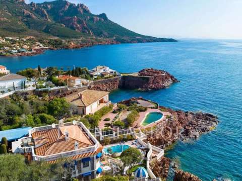 Vente maison 6 pièces Antheor 83