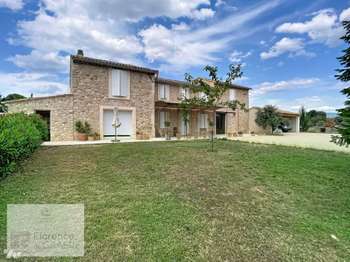 Maison 7 pièces 300 m² · à Apt · 300 m² · 890 000 €