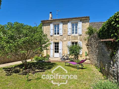 Vente maison 5 pièces Asnières-la-Giraud 17
