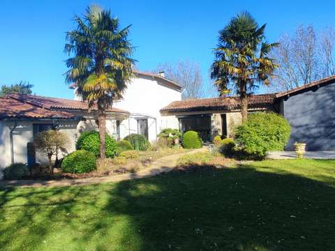Vente maison 9 pièces Augé 79