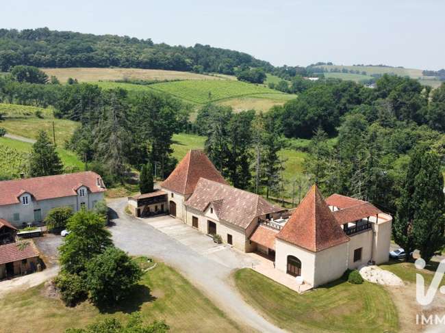 Maison 10 pièces 270 m² · à Aurions-Idernes · 270 m² · 414 000 €