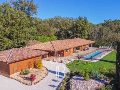 Vente maison 10 pièces Bagnols-en-Forêt 83