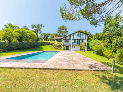 Vente maison 8 pièces Bassussarry 64