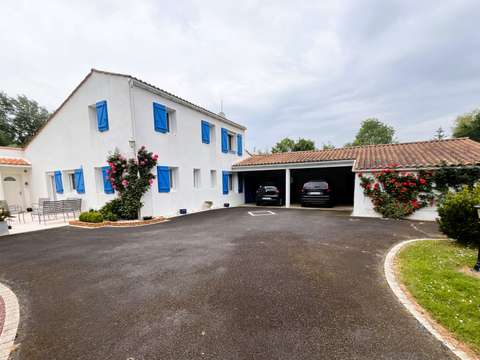 Vente maison 10 pièces Beaulieu-sous-la-Roche 85